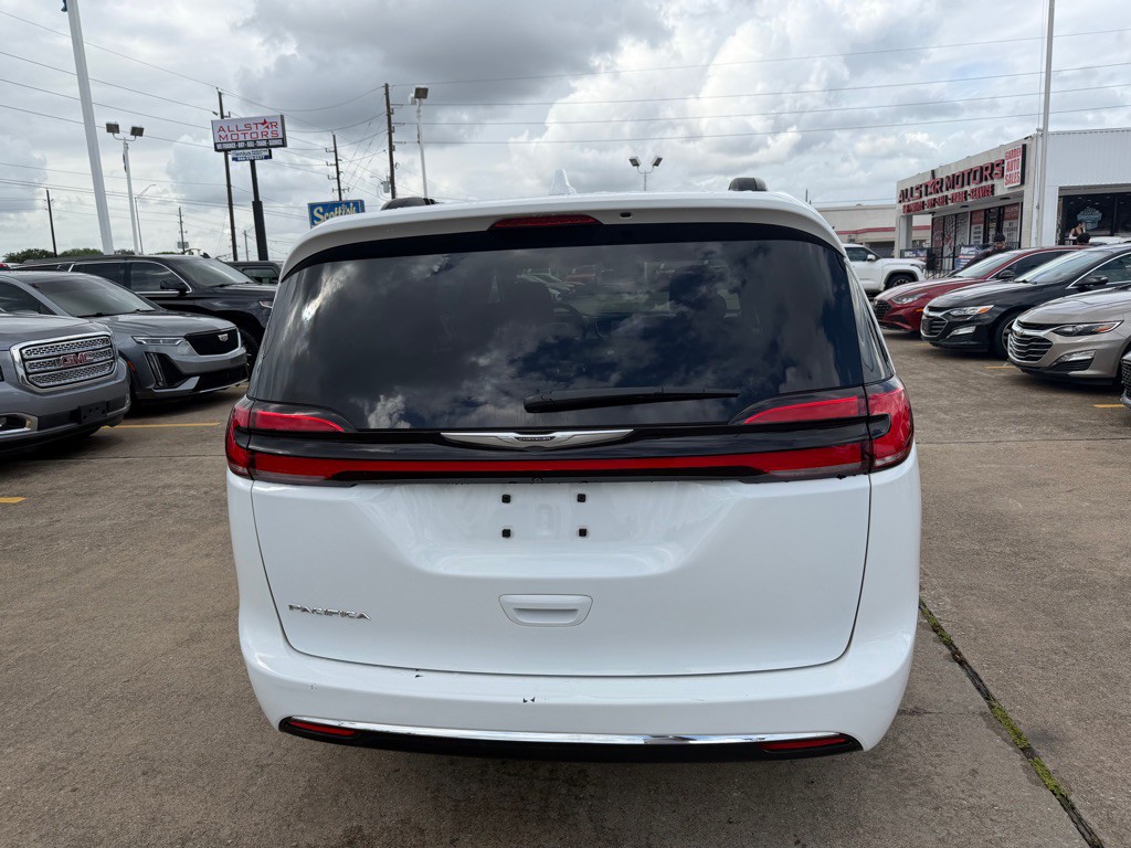 2022 Chrysler Pacifica Image 18