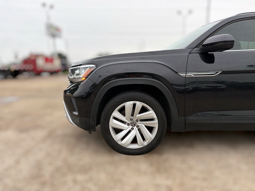 2020 Volkswagen Atlas Cross Sport Image 2