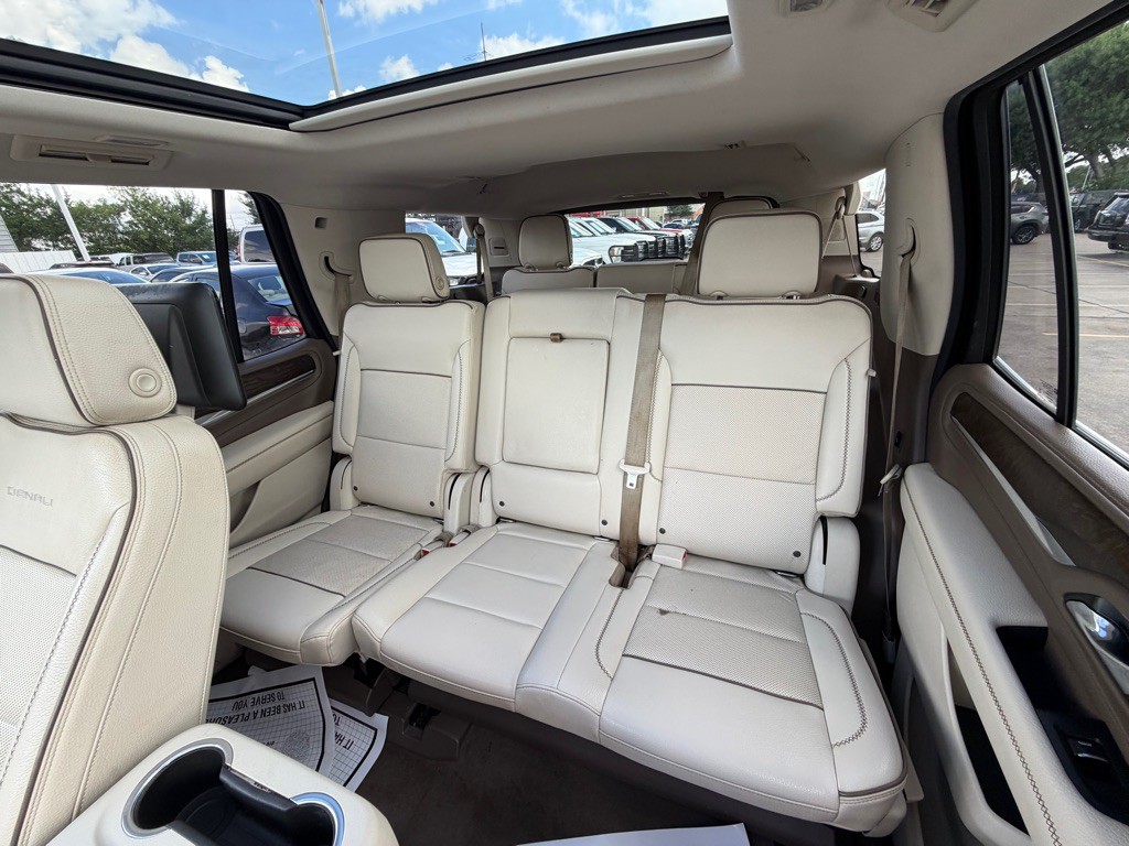 2021 GMC Yukon Image 18