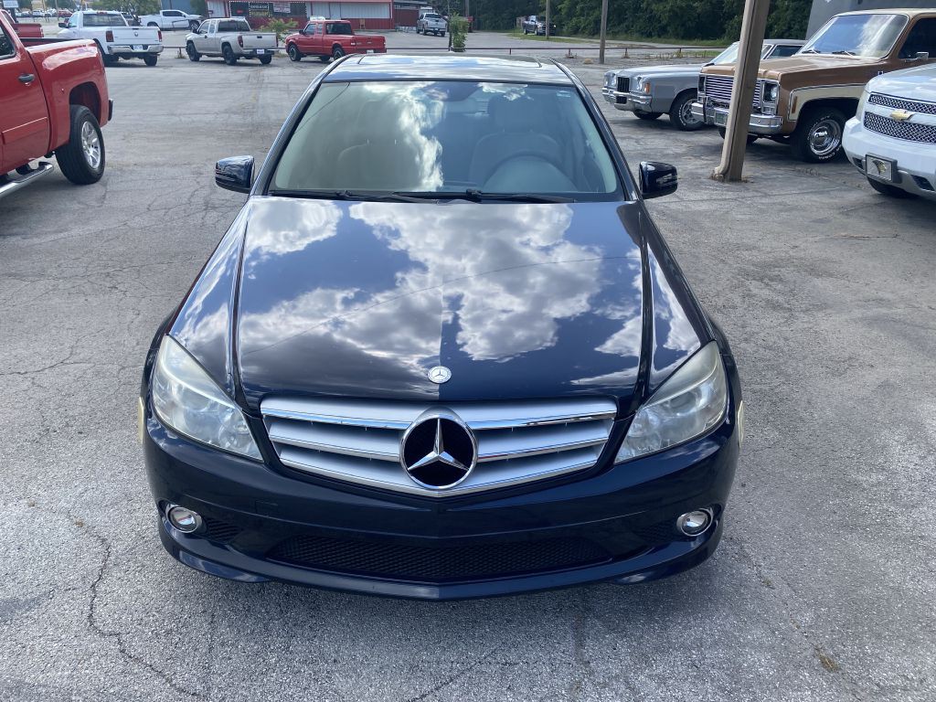 2010 Mercedes-Benz C-Class Image 2