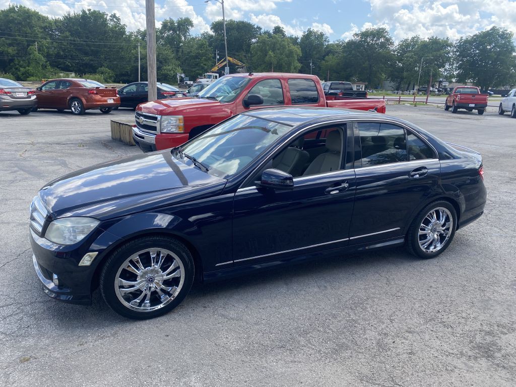 2010 Mercedes-Benz C-Class Image 3