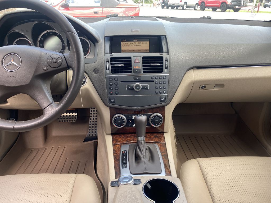 2010 Mercedes-Benz C-Class Image 7