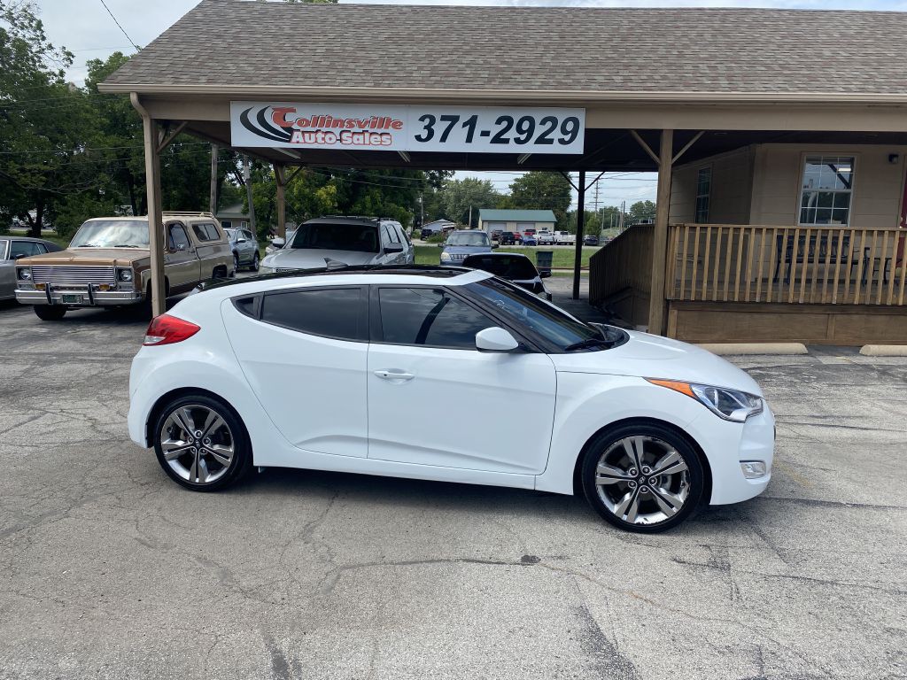 2016 Hyundai Veloster Image 1