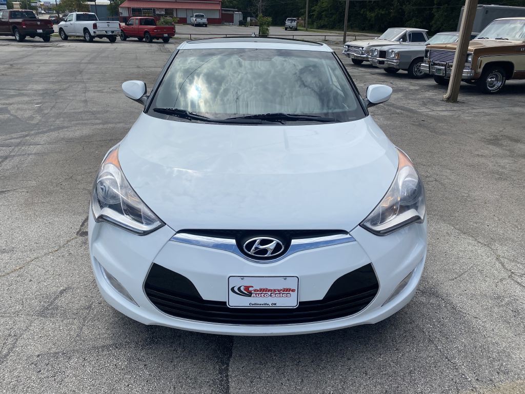 2016 Hyundai Veloster Image 2
