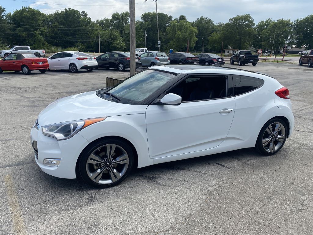 2016 Hyundai Veloster Image 3