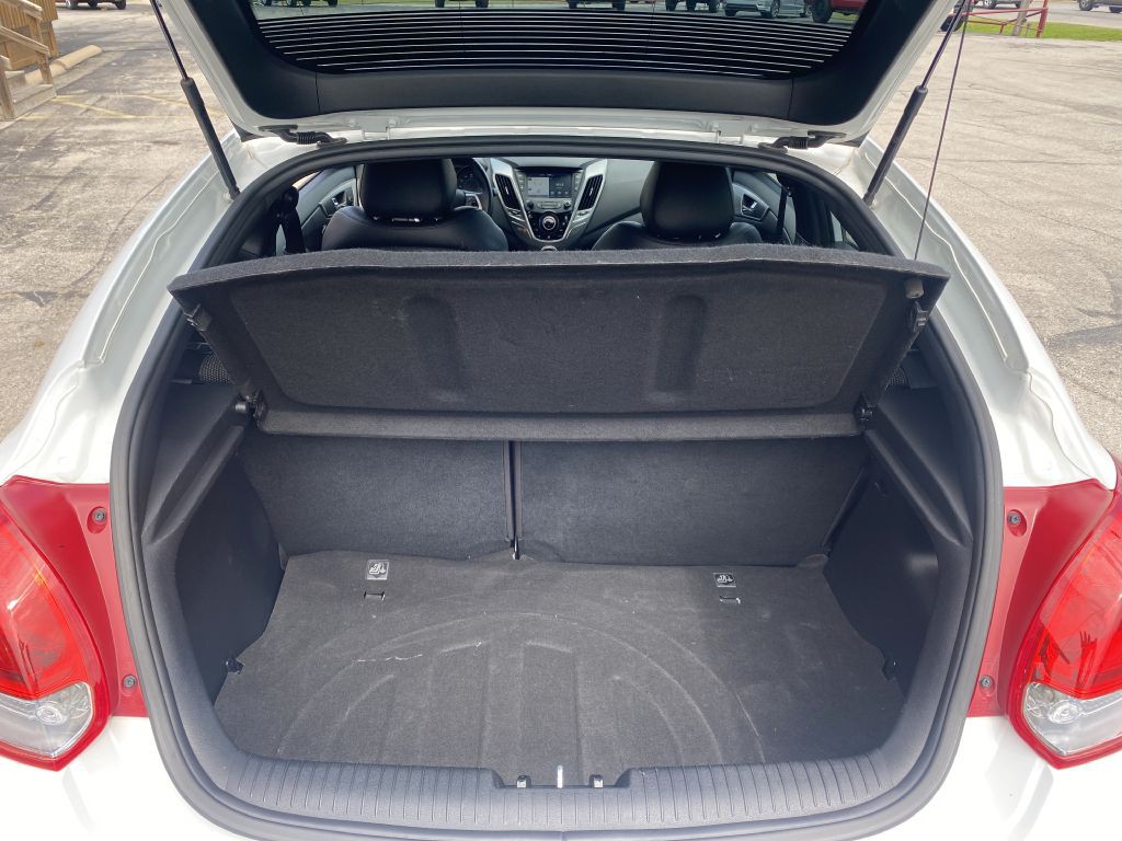 2016 Hyundai Veloster Image 5