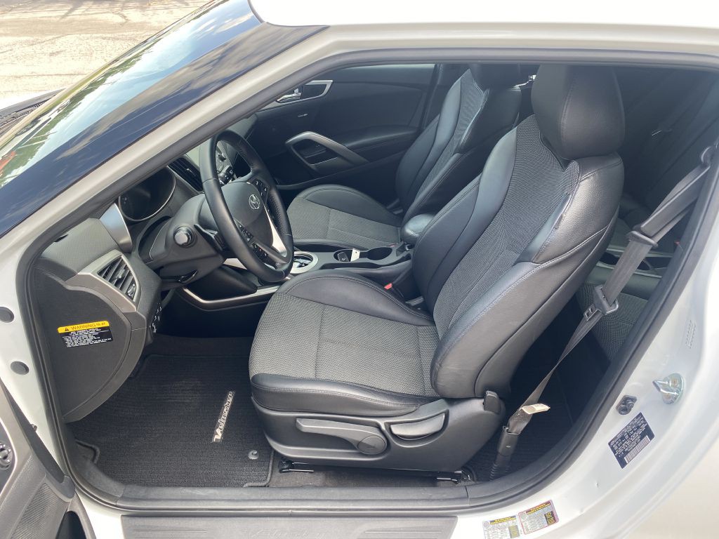 2016 Hyundai Veloster Image 6