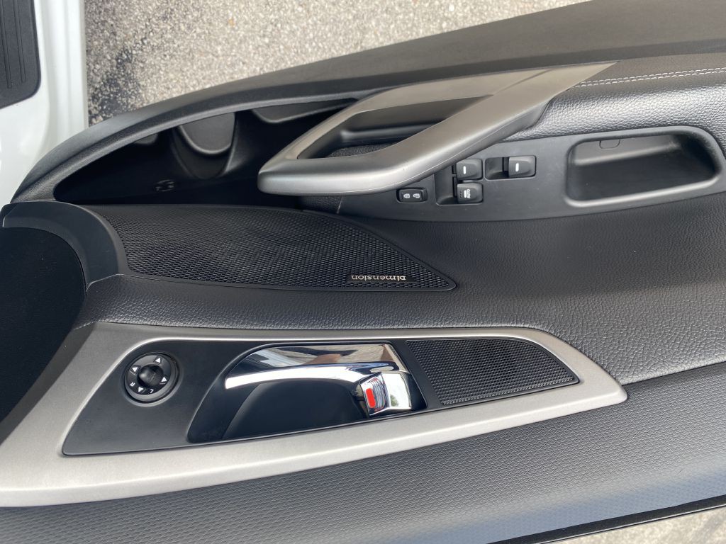 2016 Hyundai Veloster Image 7