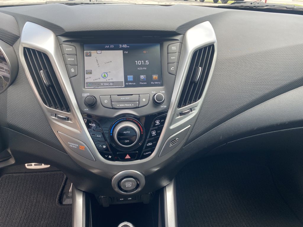 2016 Hyundai Veloster Image 10