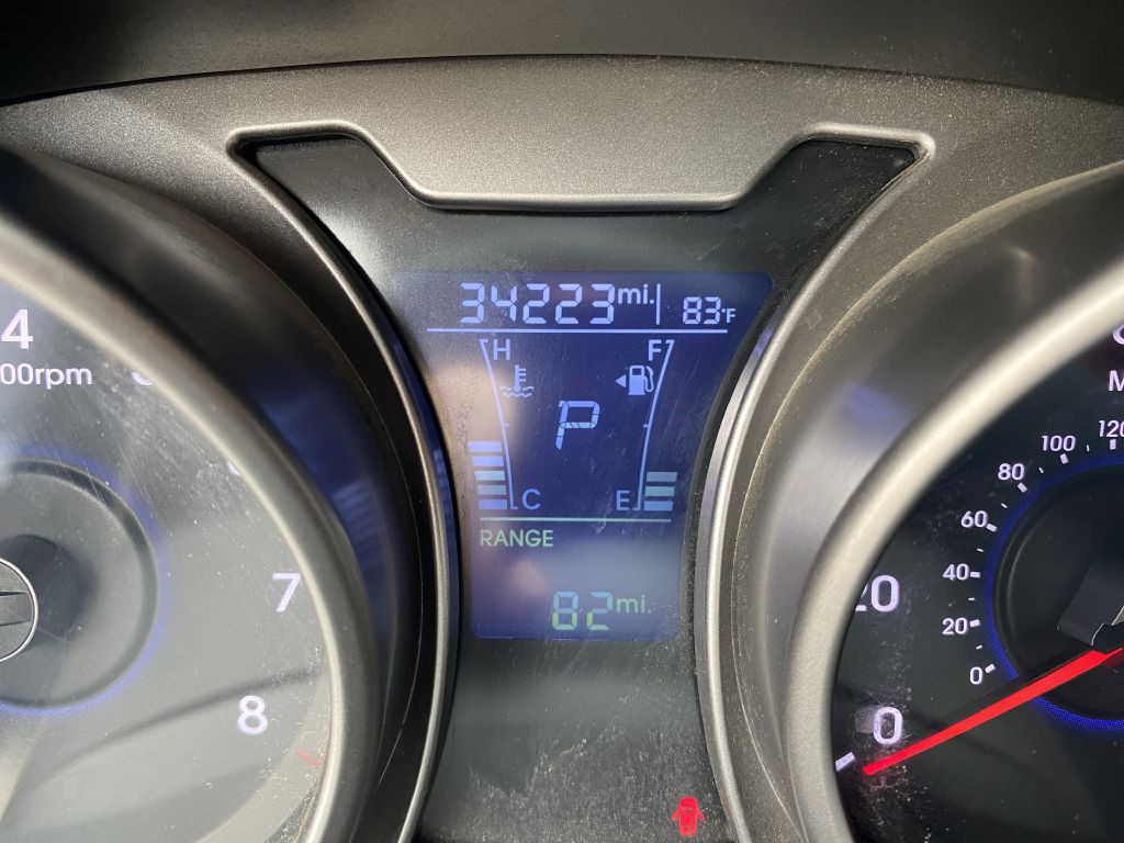 2016 Hyundai Veloster Image 12