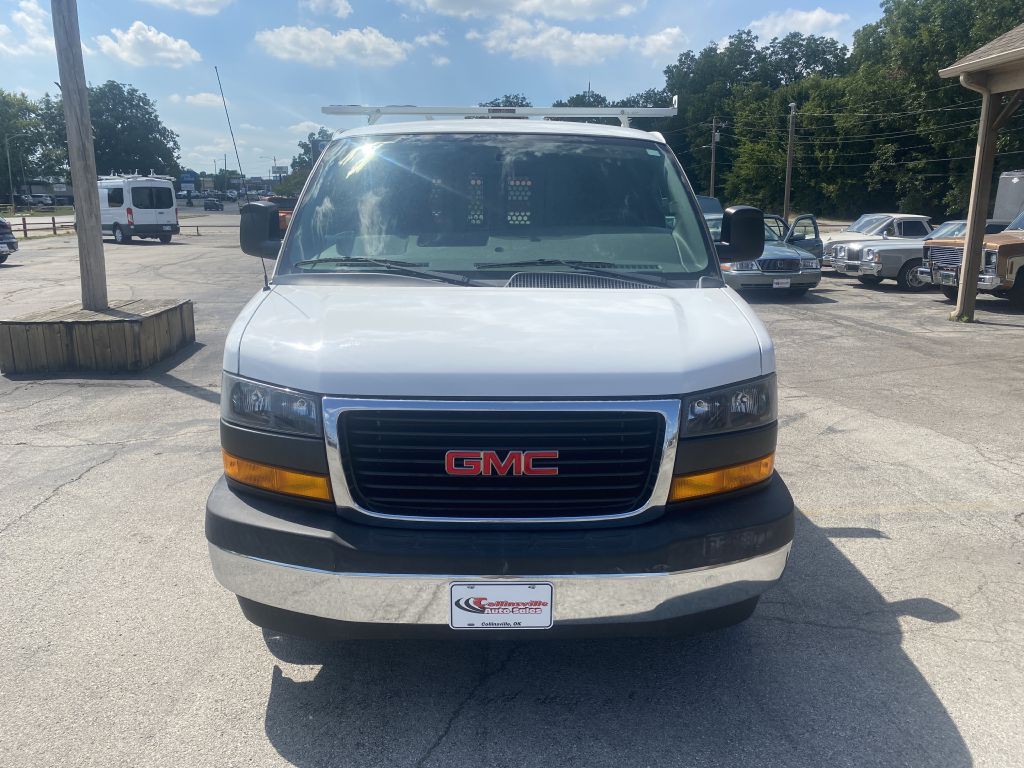 2018 GMC Savana Image 2