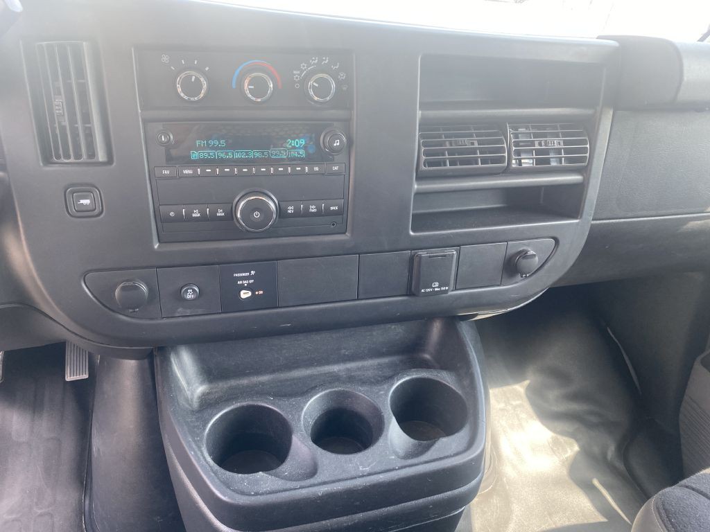 2018 GMC Savana Image 9