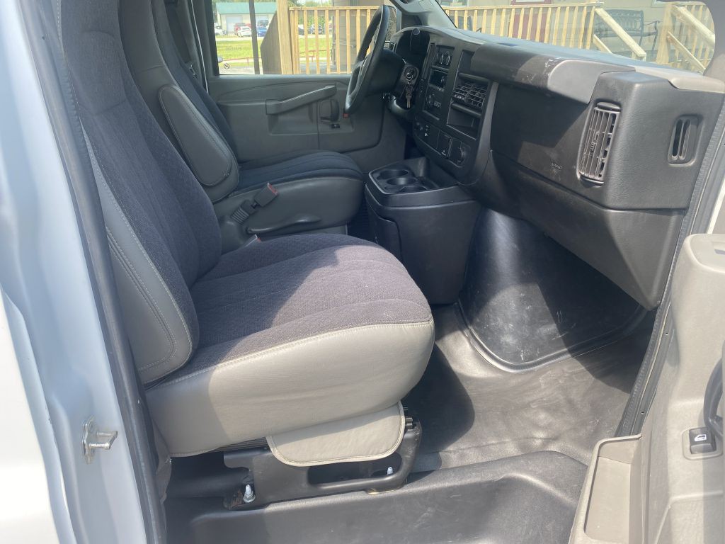 2018 GMC Savana Image 11