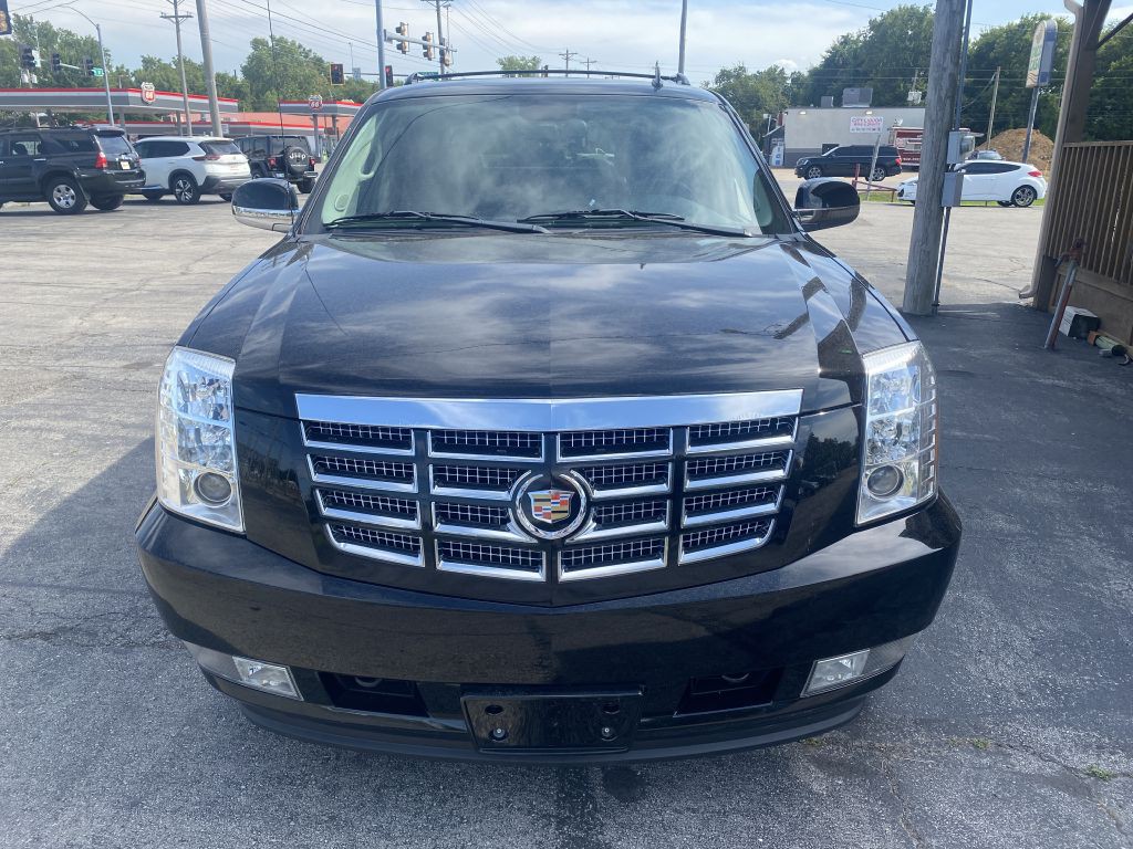 2013 Cadillac Escalade Image 2