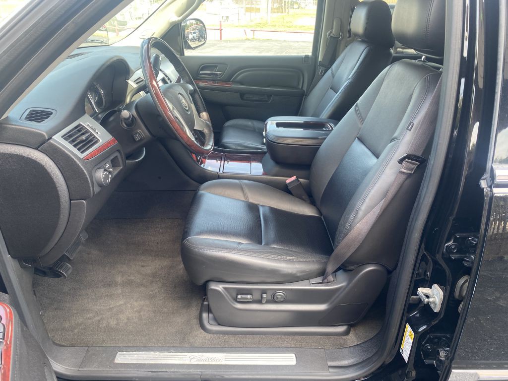 2013 Cadillac Escalade Image 10