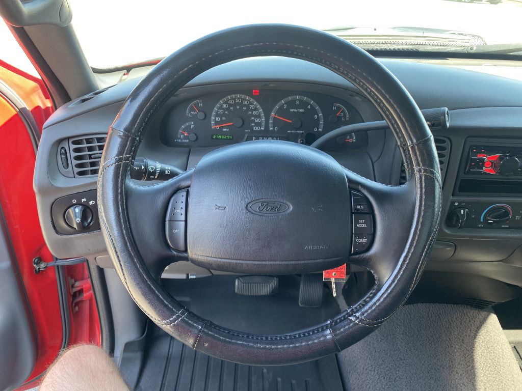 2001 Ford F-150 Image 8
