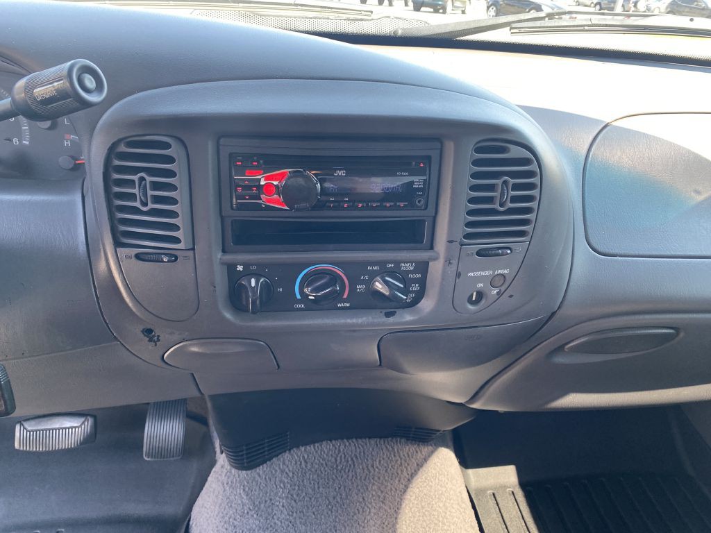 2001 Ford F-150 Image 9
