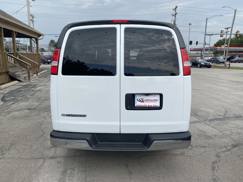 2017 Chevrolet Express Image 4