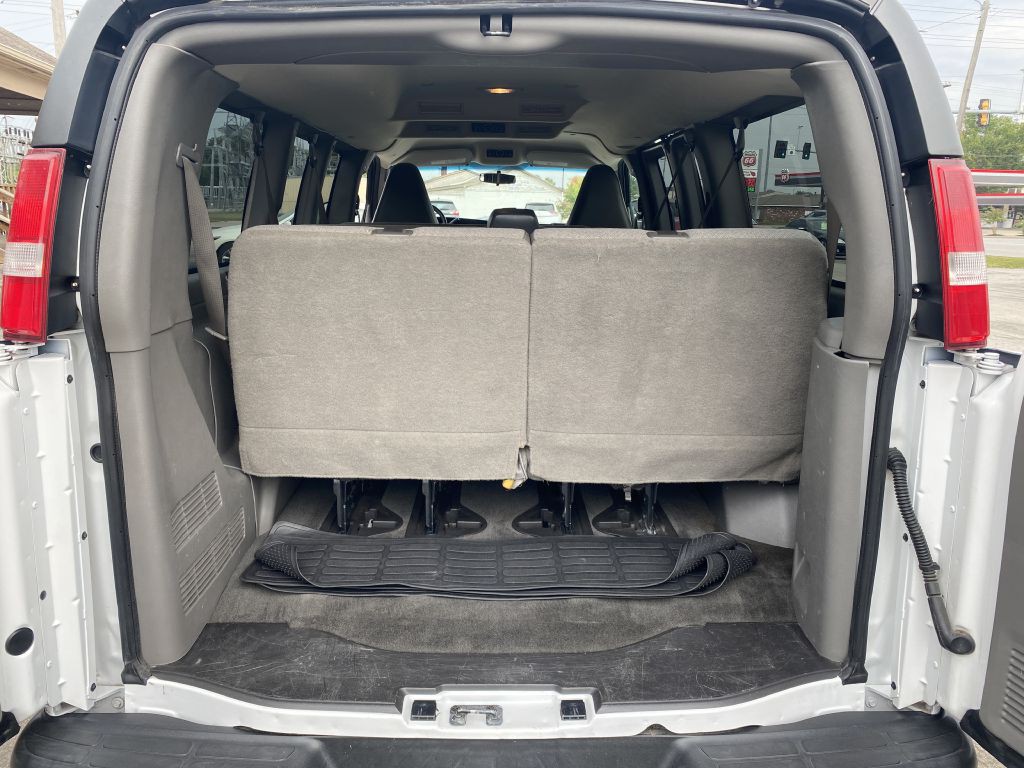 2017 Chevrolet Express Image 5