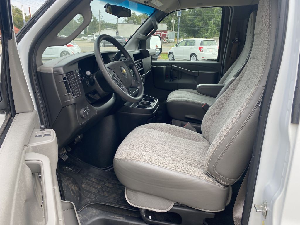 2017 Chevrolet Express Image 6