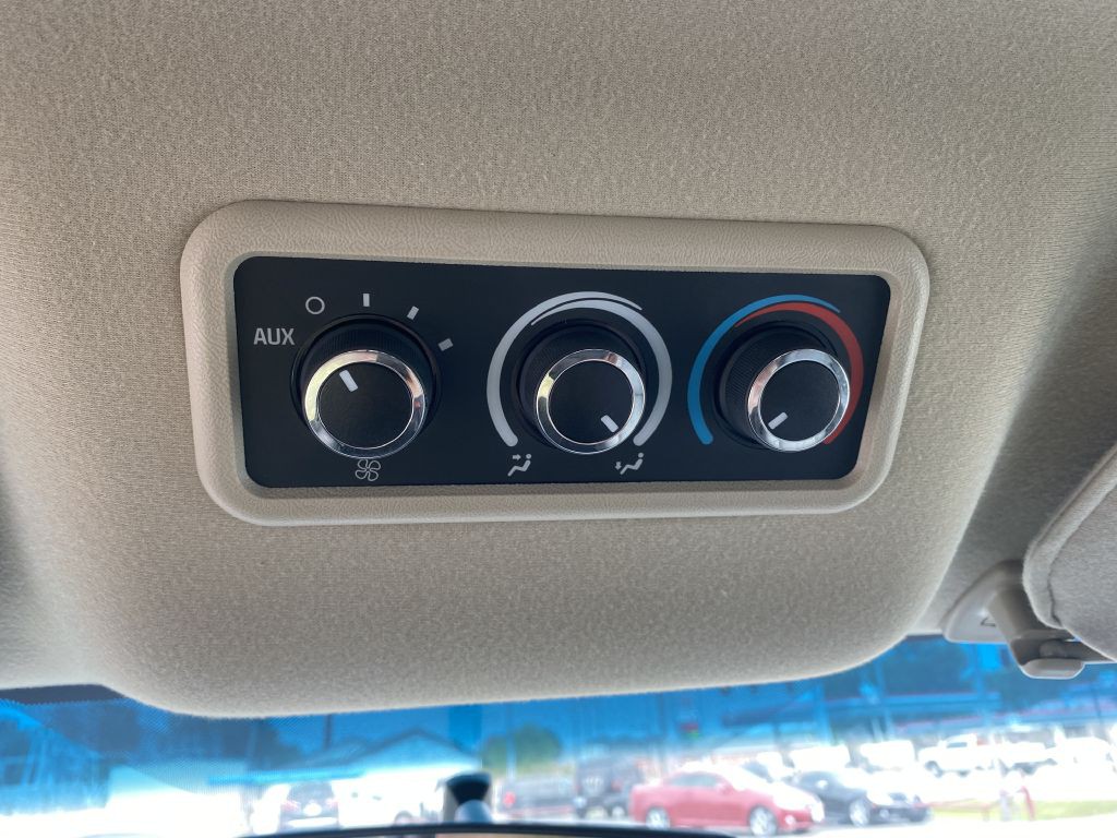 2017 Chevrolet Express Image 11