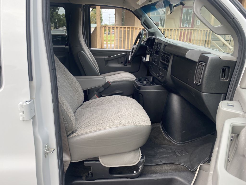 2017 Chevrolet Express Image 15