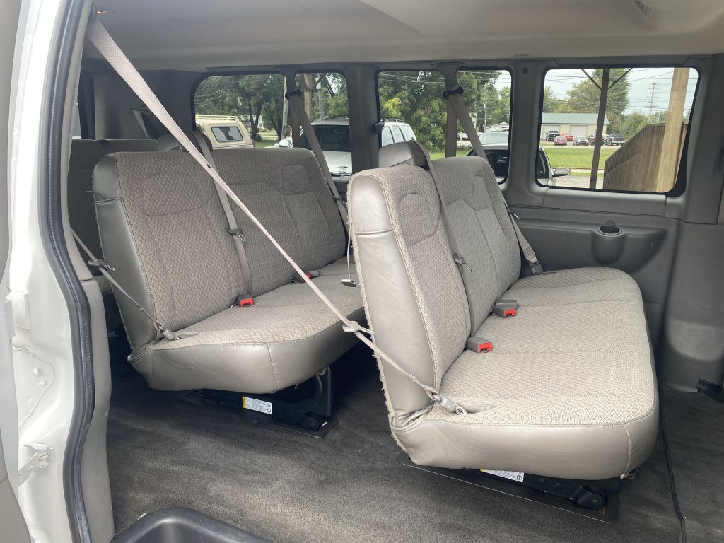 2017 Chevrolet Express Image 17