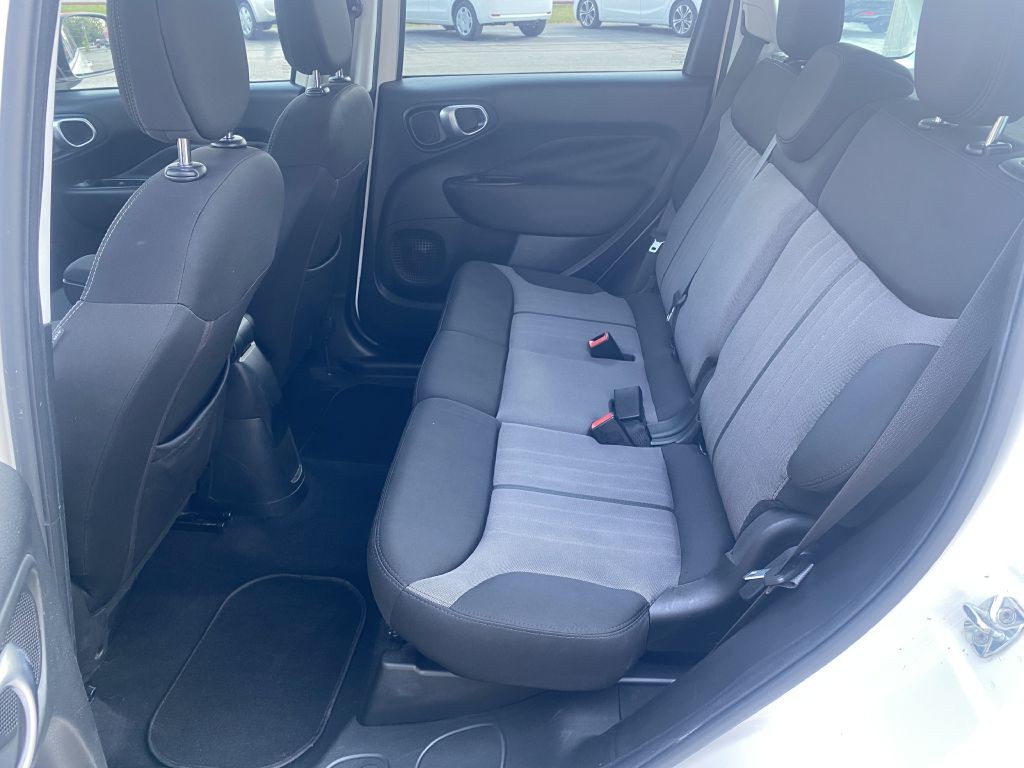 2016 FIAT 500L Image 6