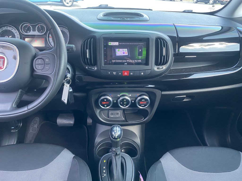 2016 FIAT 500L Image 8