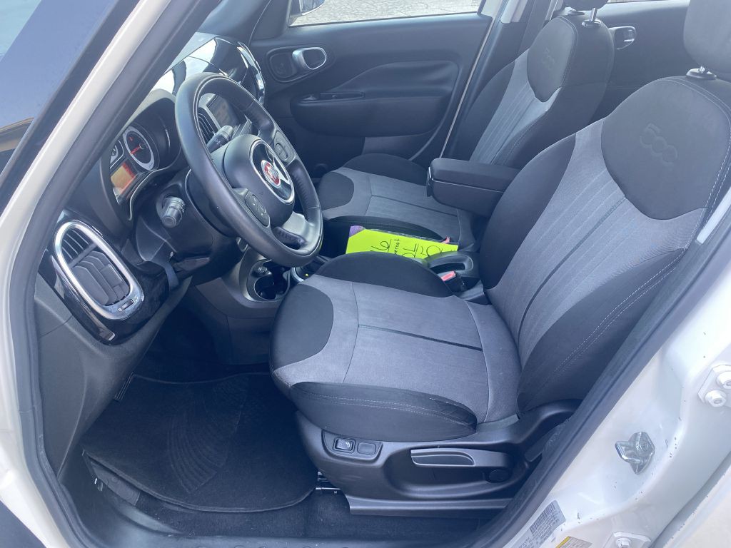 2016 FIAT 500L Image 9