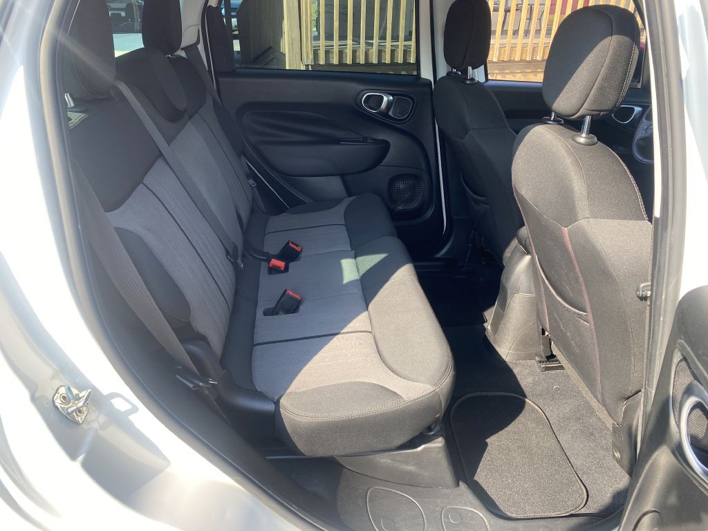 2016 FIAT 500L Image 17