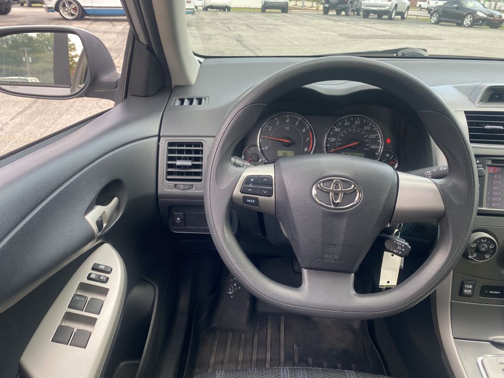 2013 Toyota Corolla Image 6