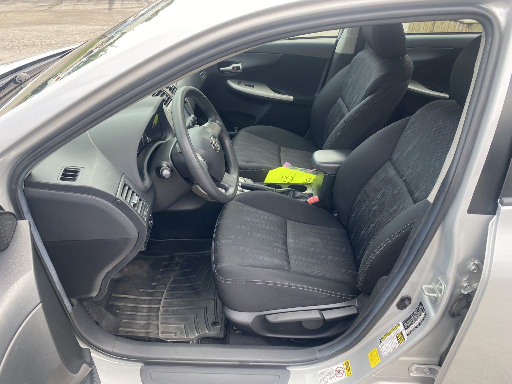 2013 Toyota Corolla Image 8