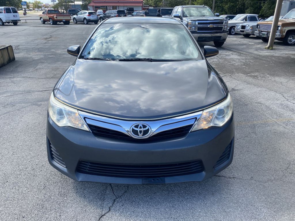 2012 Toyota Camry Image 2