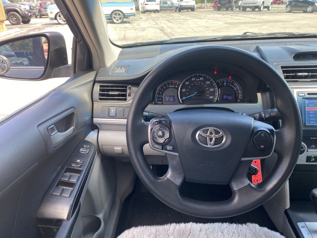 2012 Toyota Camry Image 6