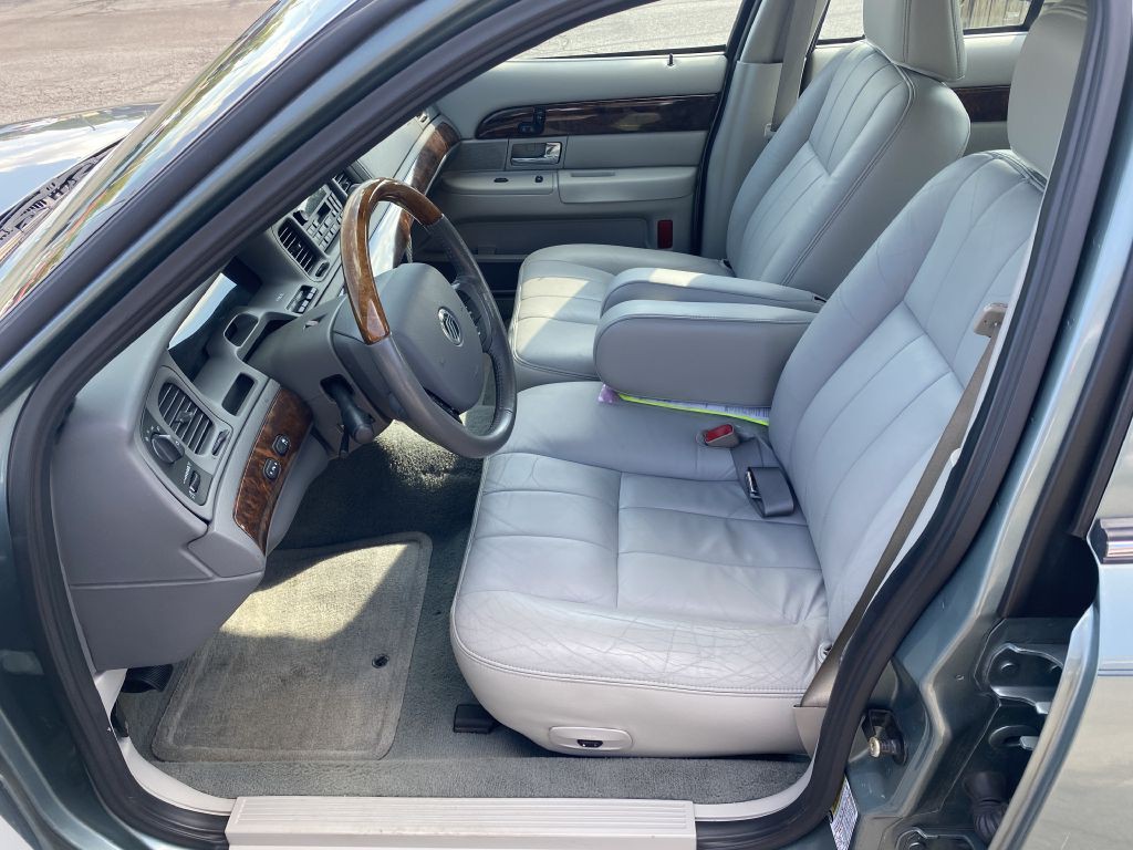 2005 Mercury Grand Marquis Image 8