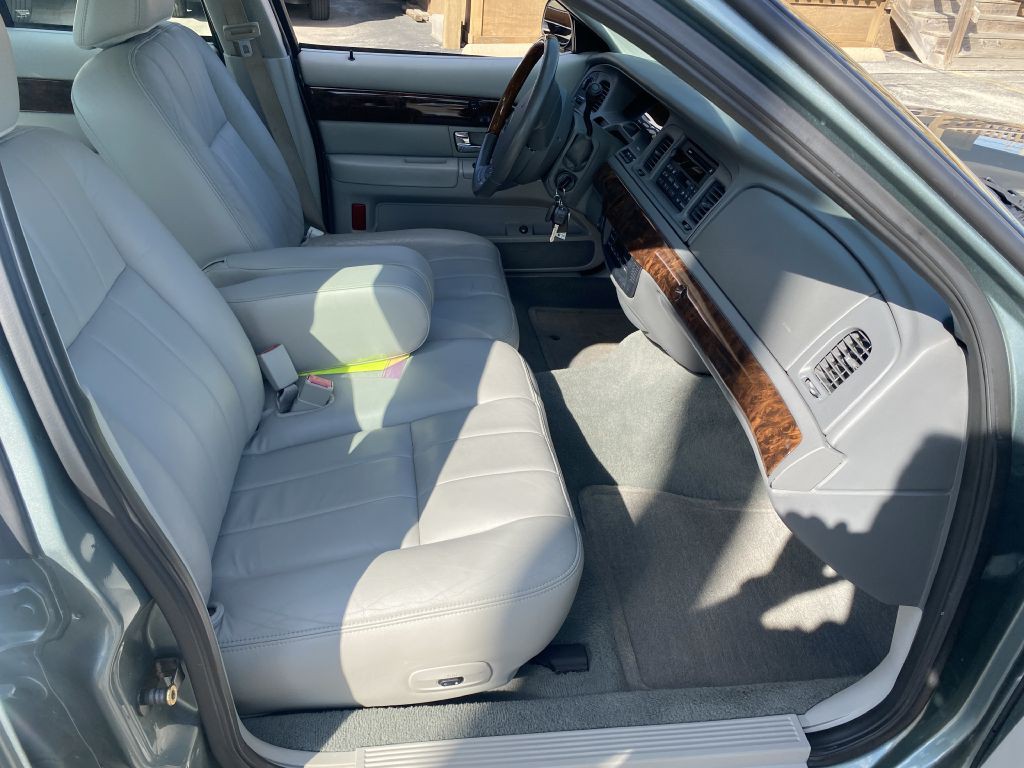 2005 Mercury Grand Marquis Image 12