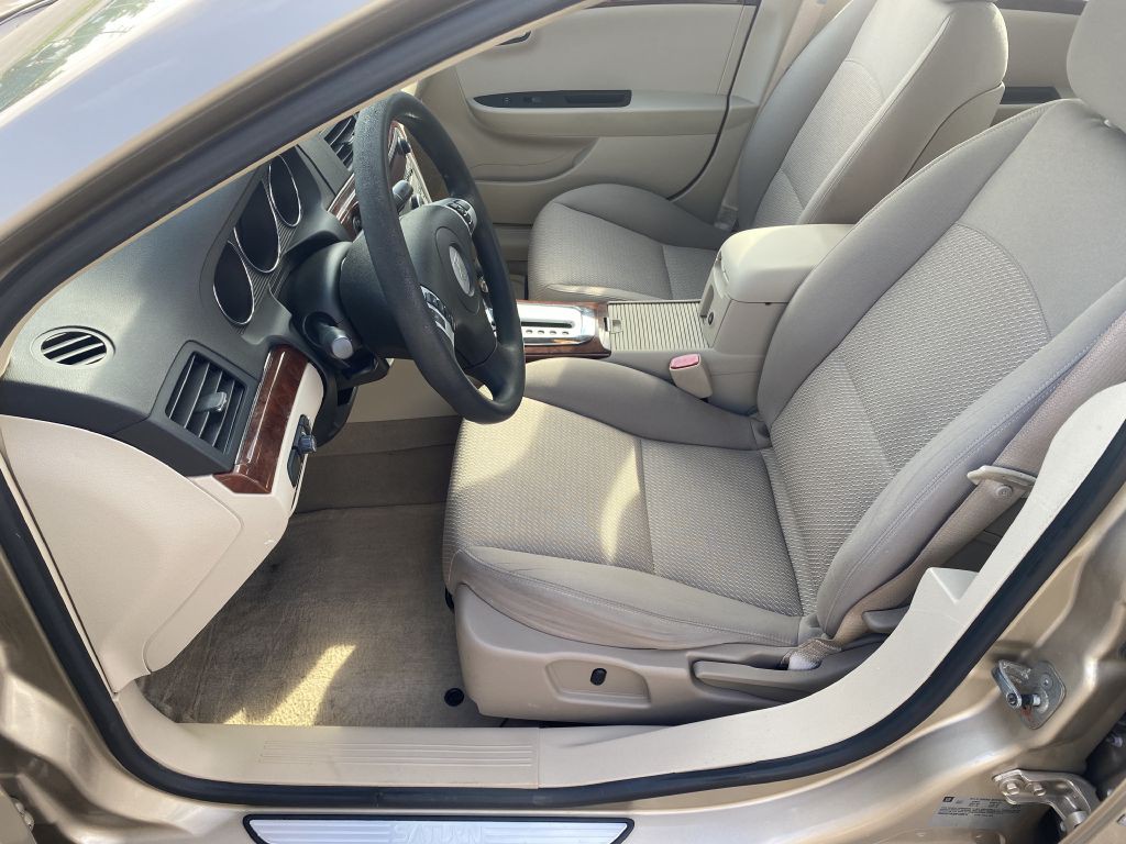 2008 Saturn Aura Image 8