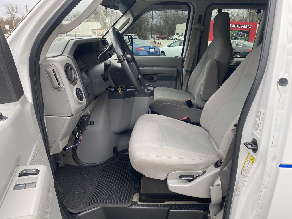 2013 Ford Econoline Image 6