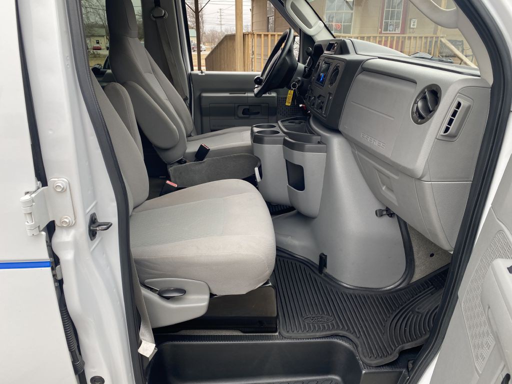 2013 Ford Econoline Image 11