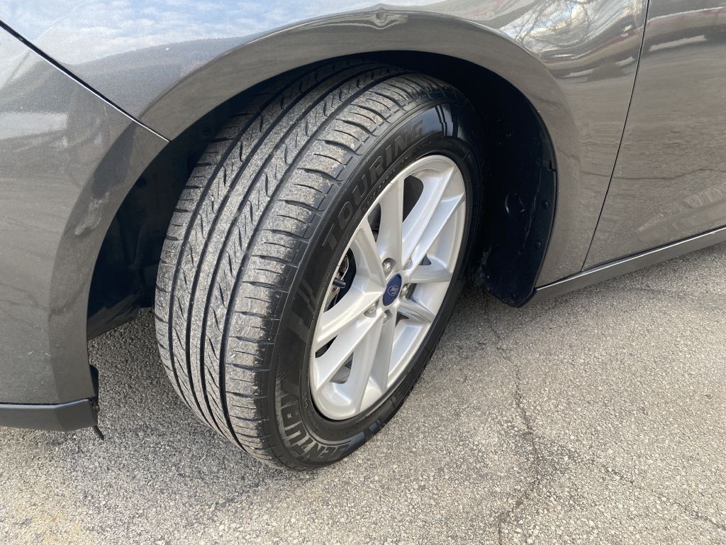 2017 Ford Focus Image 11