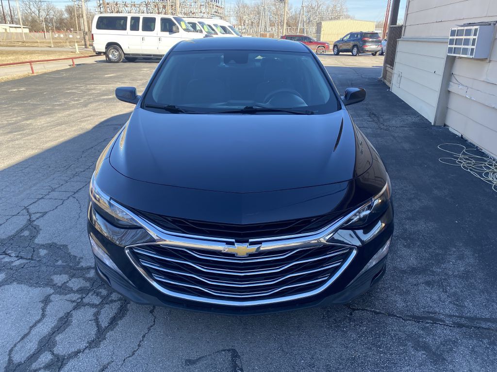 2023 Chevrolet Malibu Image 2