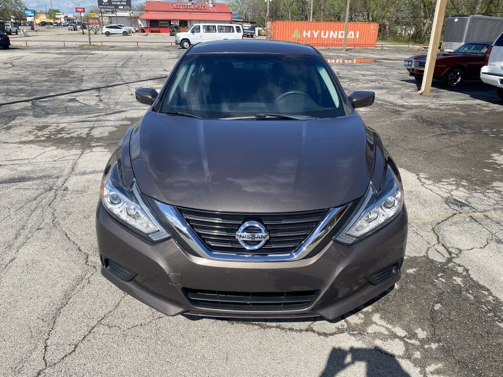 2017 Nissan Altima Image 2
