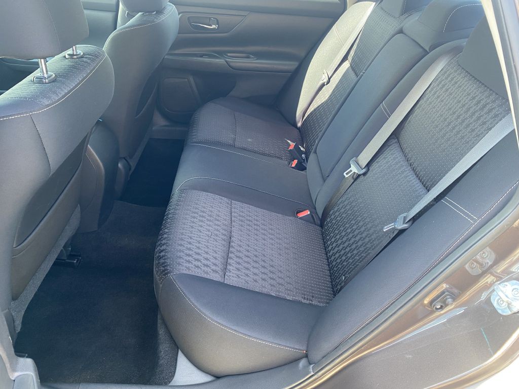 2017 Nissan Altima Image 5