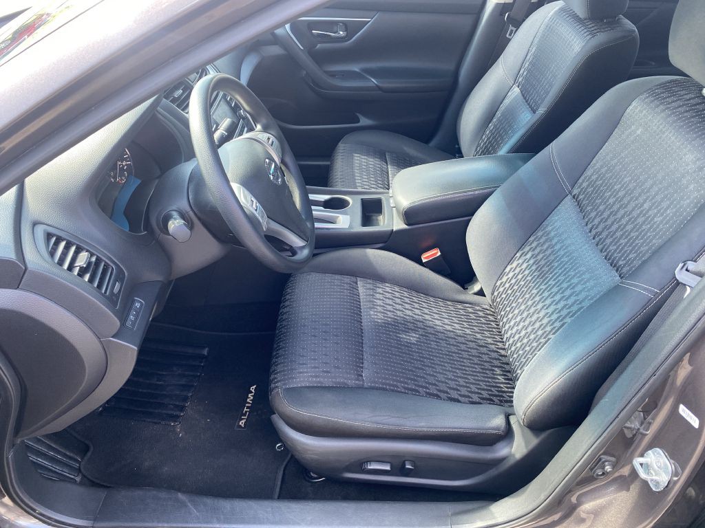 2017 Nissan Altima Image 8