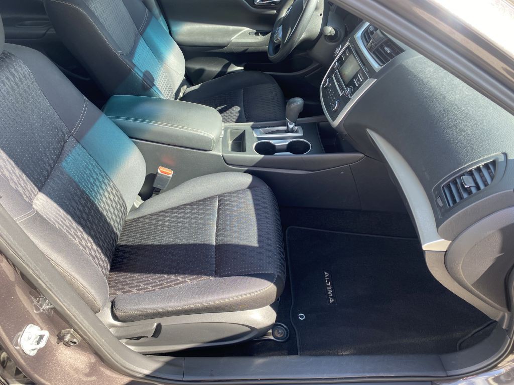 2017 Nissan Altima Image 12