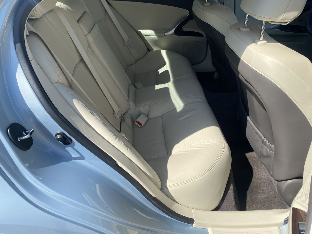 2012 Lexus IS Image 16