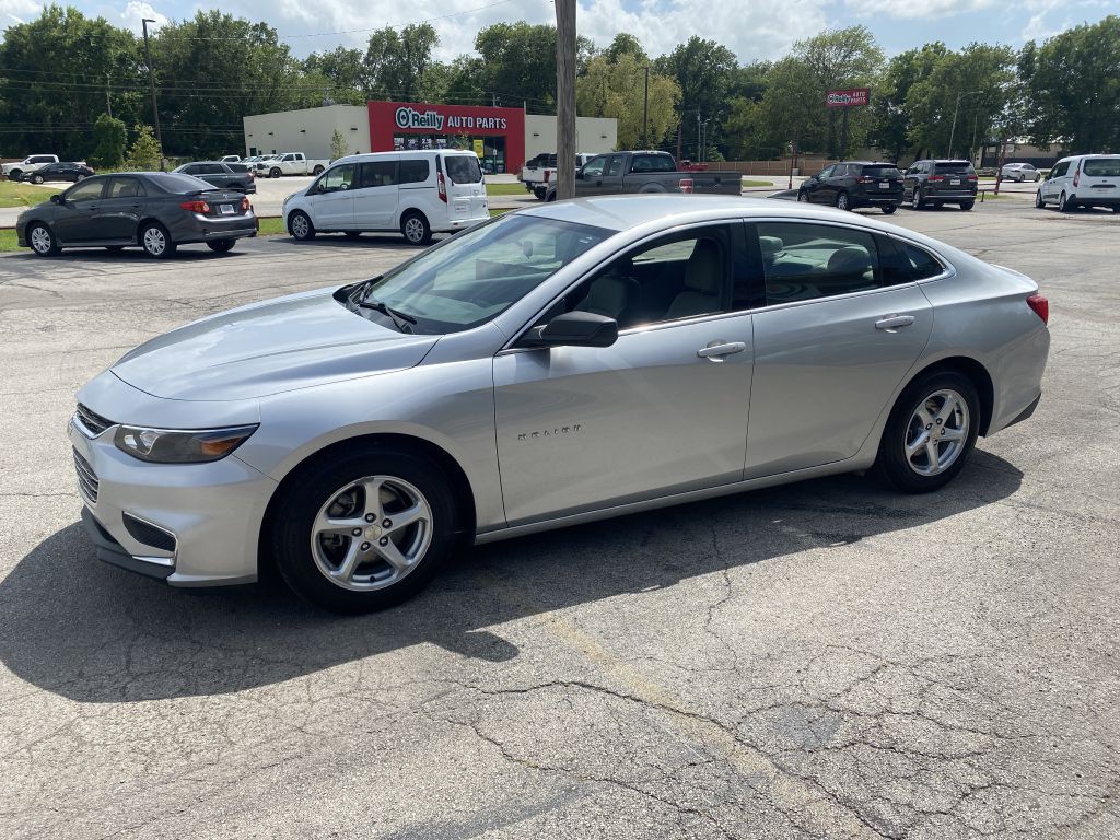2018 Chevrolet Malibu Image 3