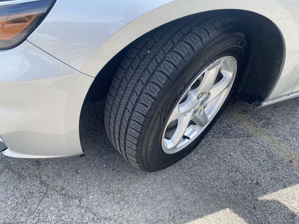 2018 Chevrolet Malibu Image 11