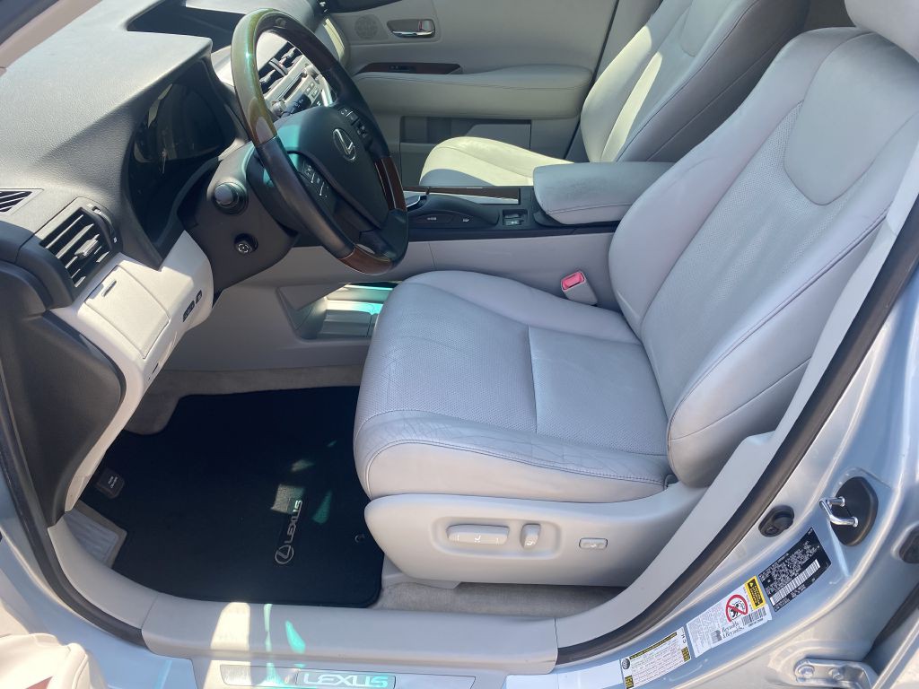 2010 Lexus RX Image 11